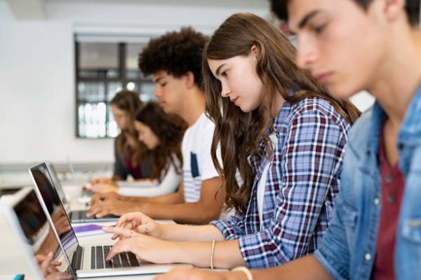 in-text image 9 A group of young people is sitting in front of their laptops.