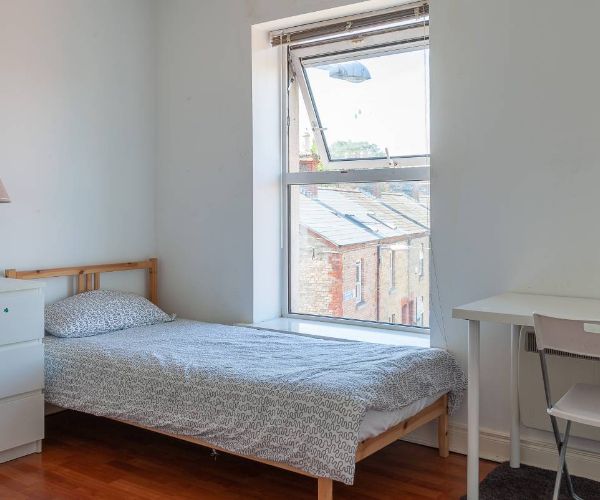 student residence in Dublin, single bed by the window, a dresser and a desk, World Endeavors Select Internship Cohort in Dublin