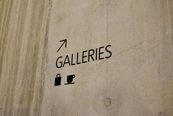 sign that says "galleries"
