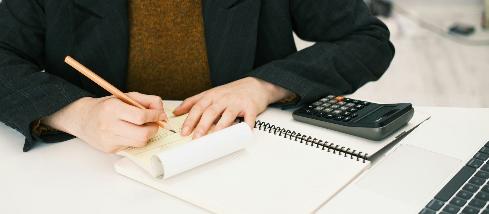 How to Intern Abroad on a Budget: Practical Tips for Interns